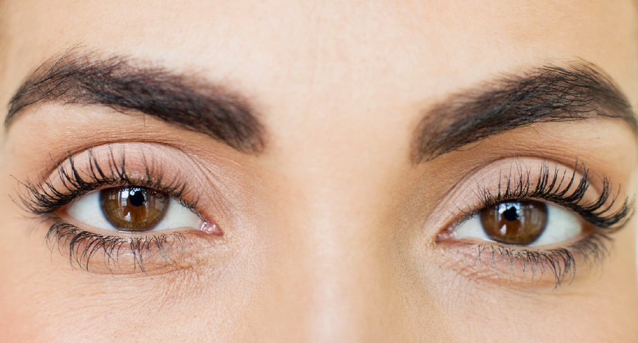 How To Make Your Eyelashes Longer And Darker Without Mascara 